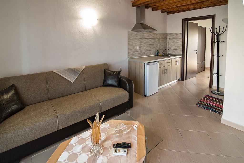 Theano Apartments Сарти Экстерьер фото